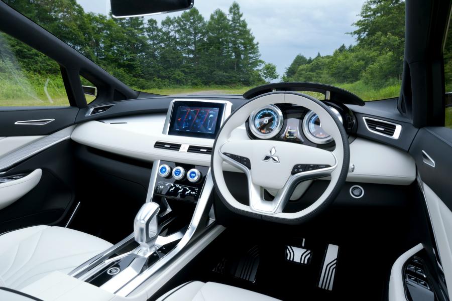Интерьер Mitsubishi XM Concept 2016 года  (фото 3 из 22)